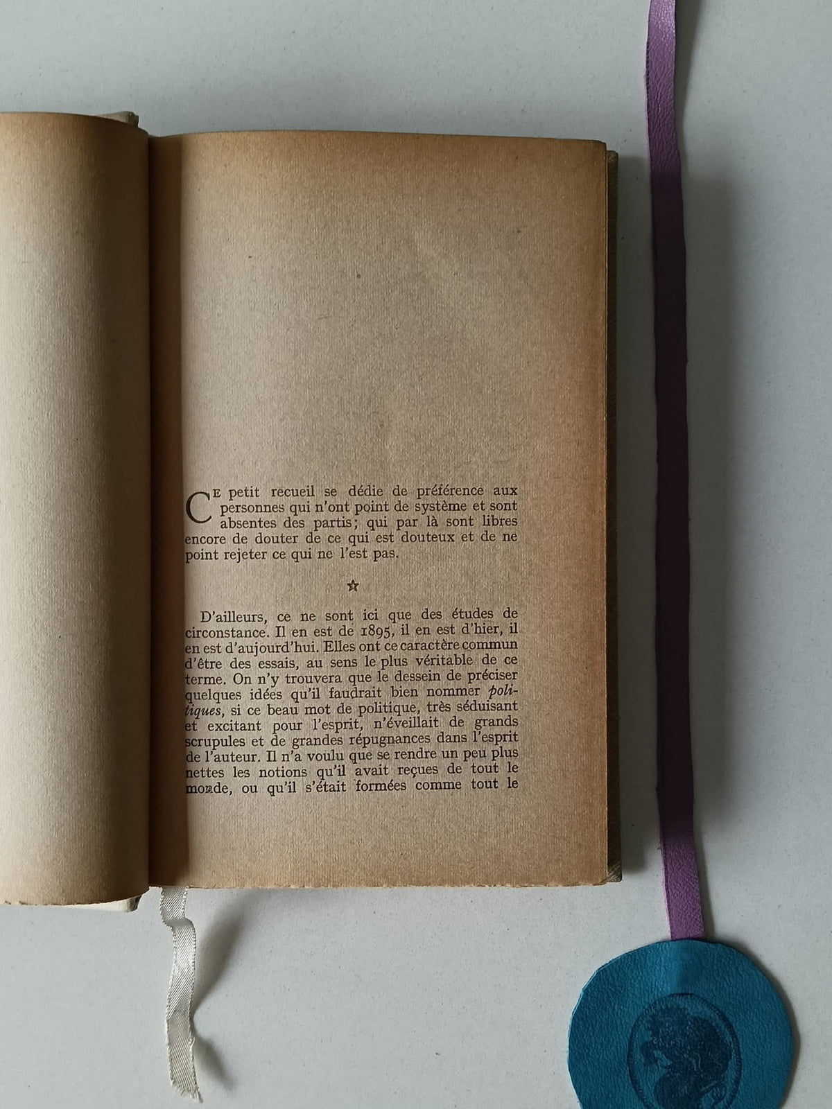 VALÉRY (Paul). - REGARDS SUR LE MONDE ACTUEL & autres essais