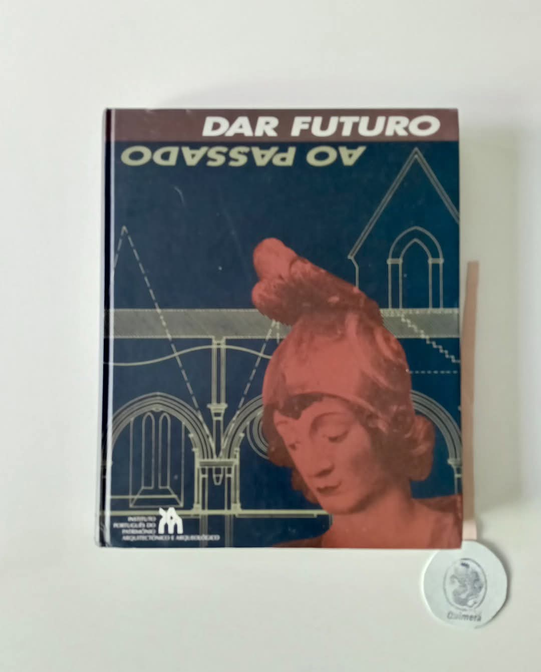 COELHO (Maria Eduarda Leal). - DAR FUTURO AO PASSADO