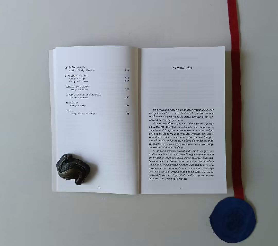 CORREIA (Natália). - CANTARES DOS TROVADORES GALEGO-PORTUGUESES