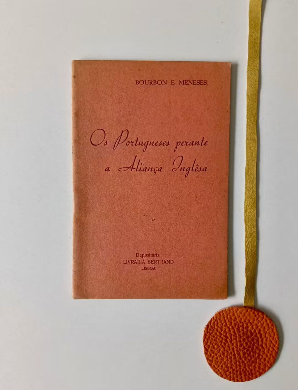 MENESES (Bourbon E.). - OS PORTUGUESES PERANTE A ALIANÇA INGLÊSA