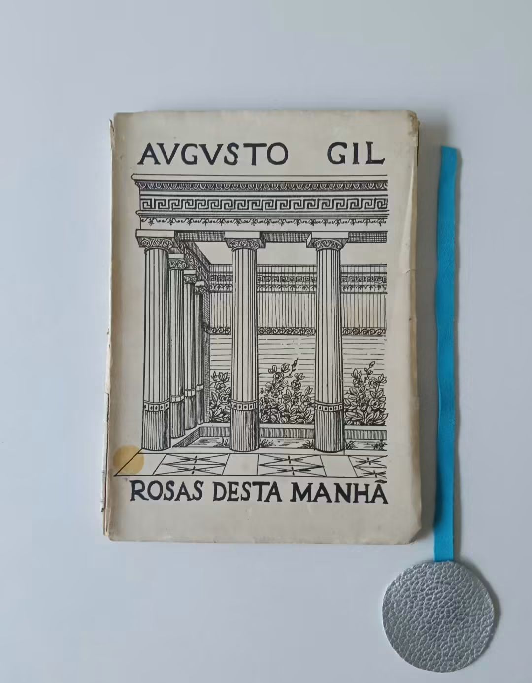 GIL (Augusto). - ROSAS DESTA MANHÃ (Versos, interpretações e paráfrases dalguns epigramas gregos)