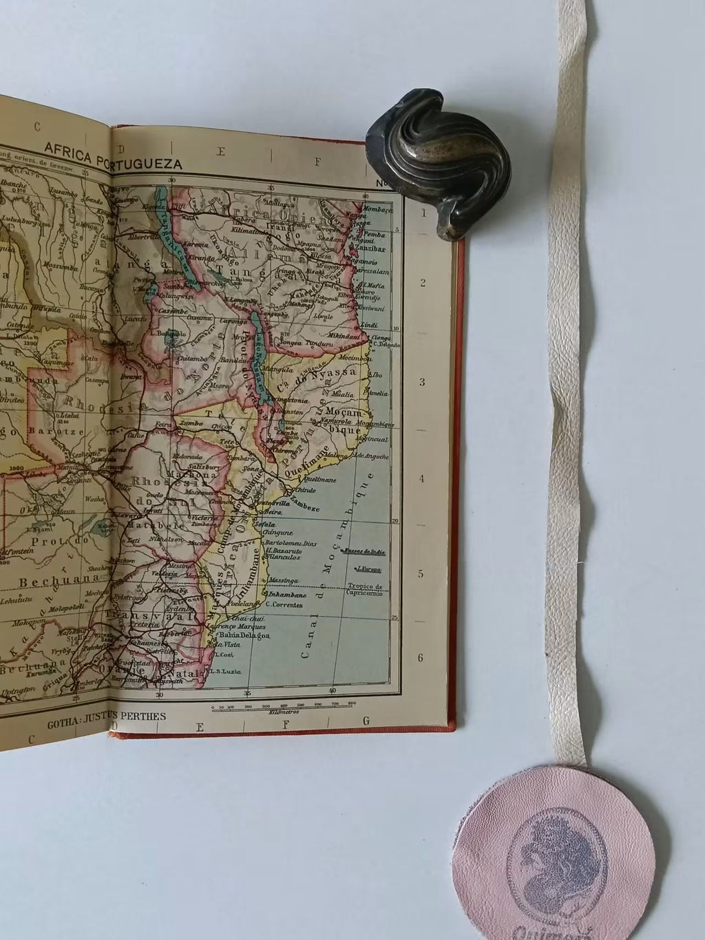 PERTHES ( Justus ). - ATLAS PORTATIL DE ESPAÑA Y PORTUGAL