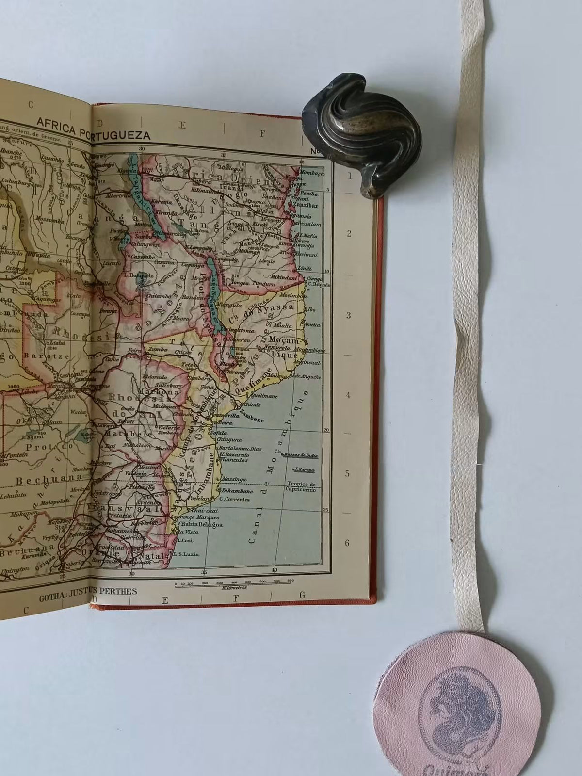 PERTHES ( Justus ). - ATLAS PORTATIL DE ESPAÑA Y PORTUGAL