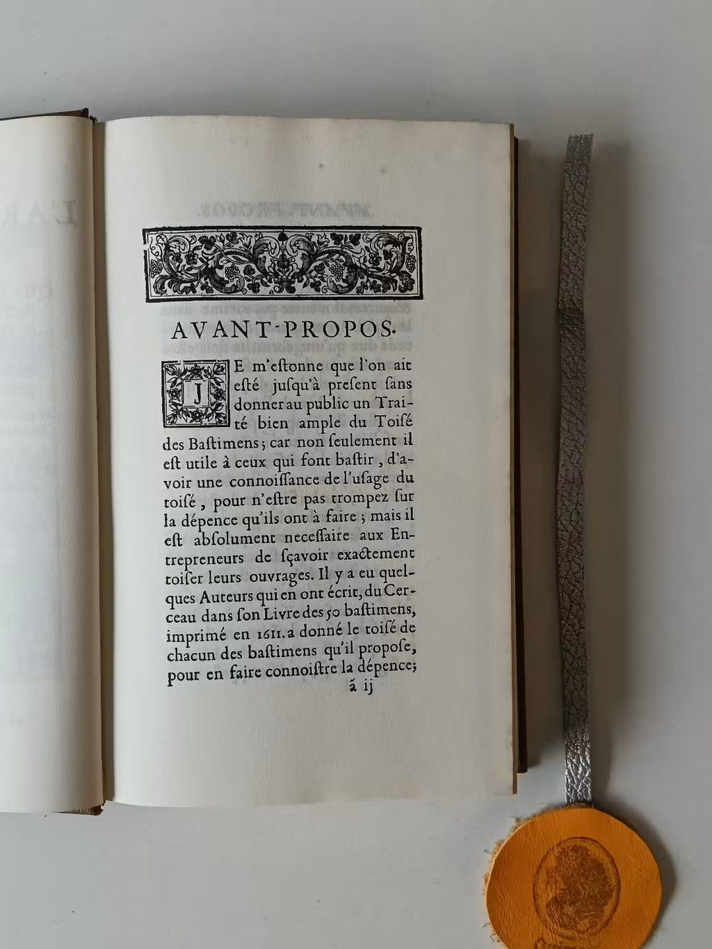 BULLET (PIerre). - L'ARCHITECTURE PRATIQUE, QUI COMPREND LE DETAIL du Toisé, & du Devis des Ouvrages de Massonnerie, Charpenterie, Menuiserie, Serrurerie, Plomberie, Vitrerie Ardoise, Tuille, Pavé de Grais & Impression