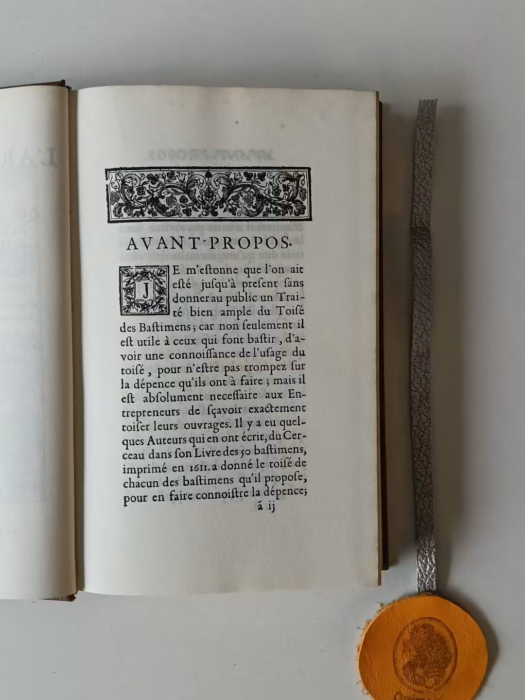 BULLET (PIerre). - L'ARCHITECTURE PRATIQUE, QUI COMPREND LE DETAIL du Toisé, & du Devis des Ouvrages de Massonnerie, Charpenterie, Menuiserie, Serrurerie, Plomberie, Vitrerie Ardoise, Tuille, Pavé de Grais & Impression
