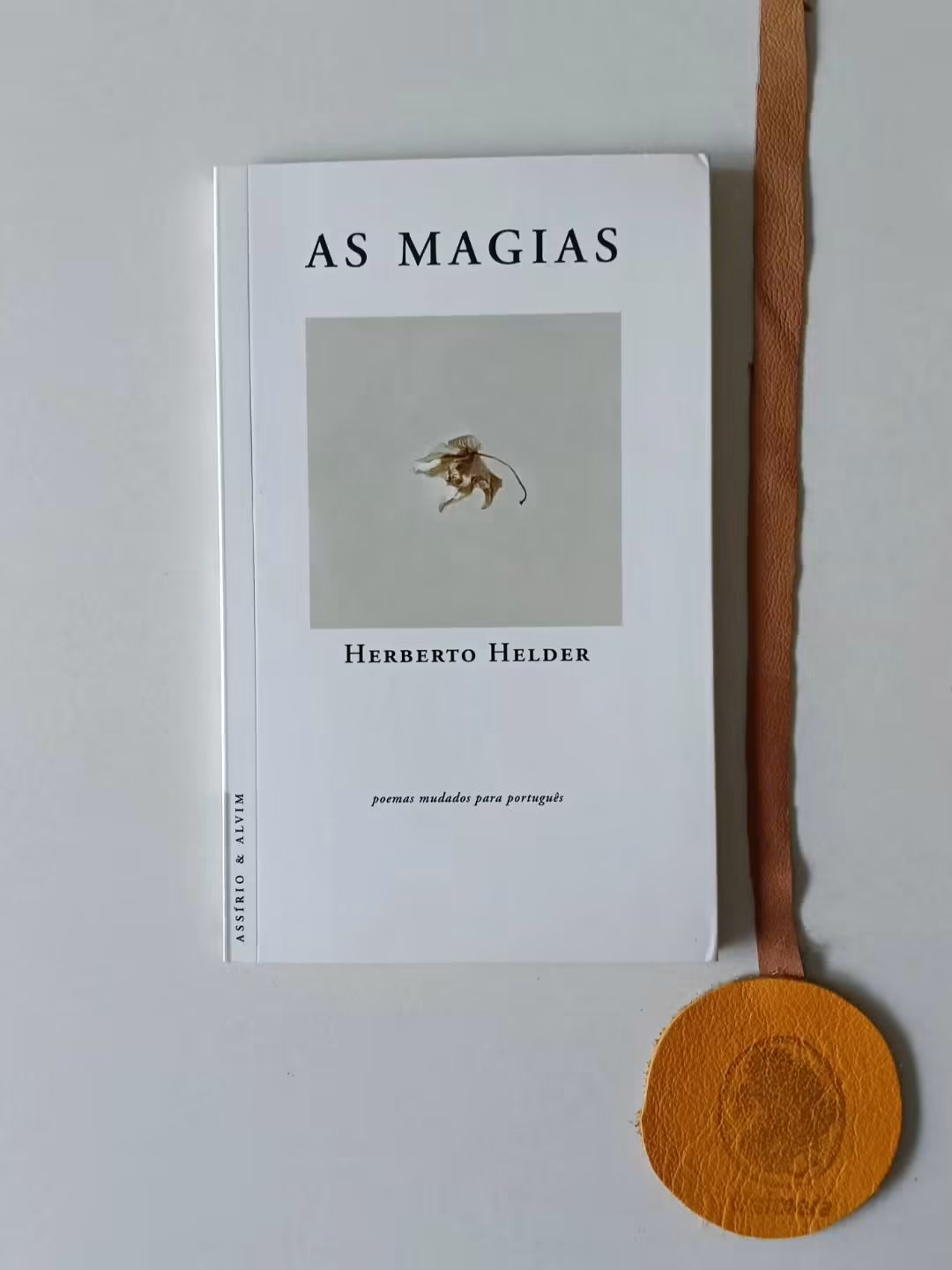 HELDER (Herberto). - AS MAGIAS, Alguns exemplos, poemas mudados para português