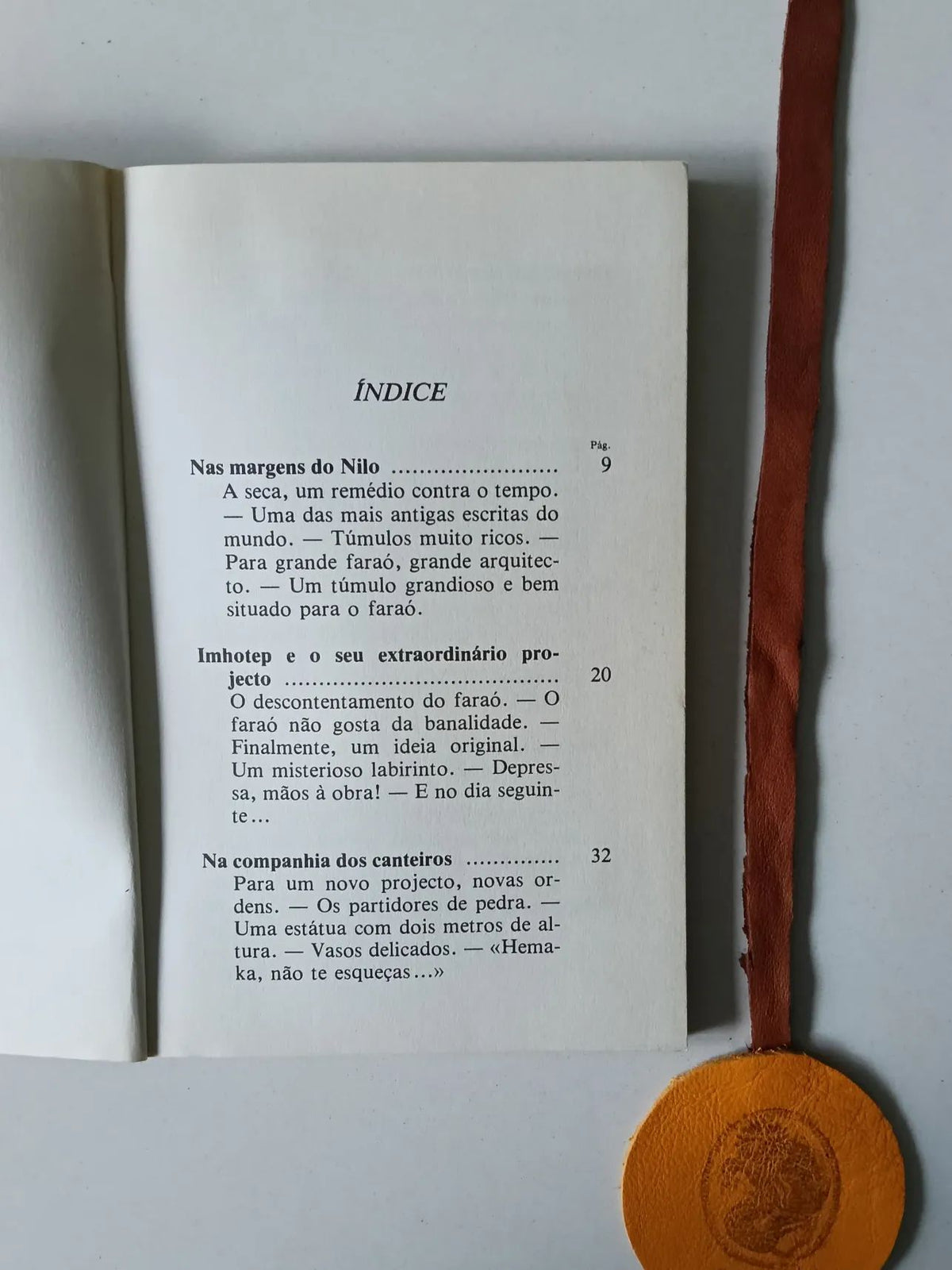 KOENIG (Viviane). PIRÂMIDES E FARAÓS