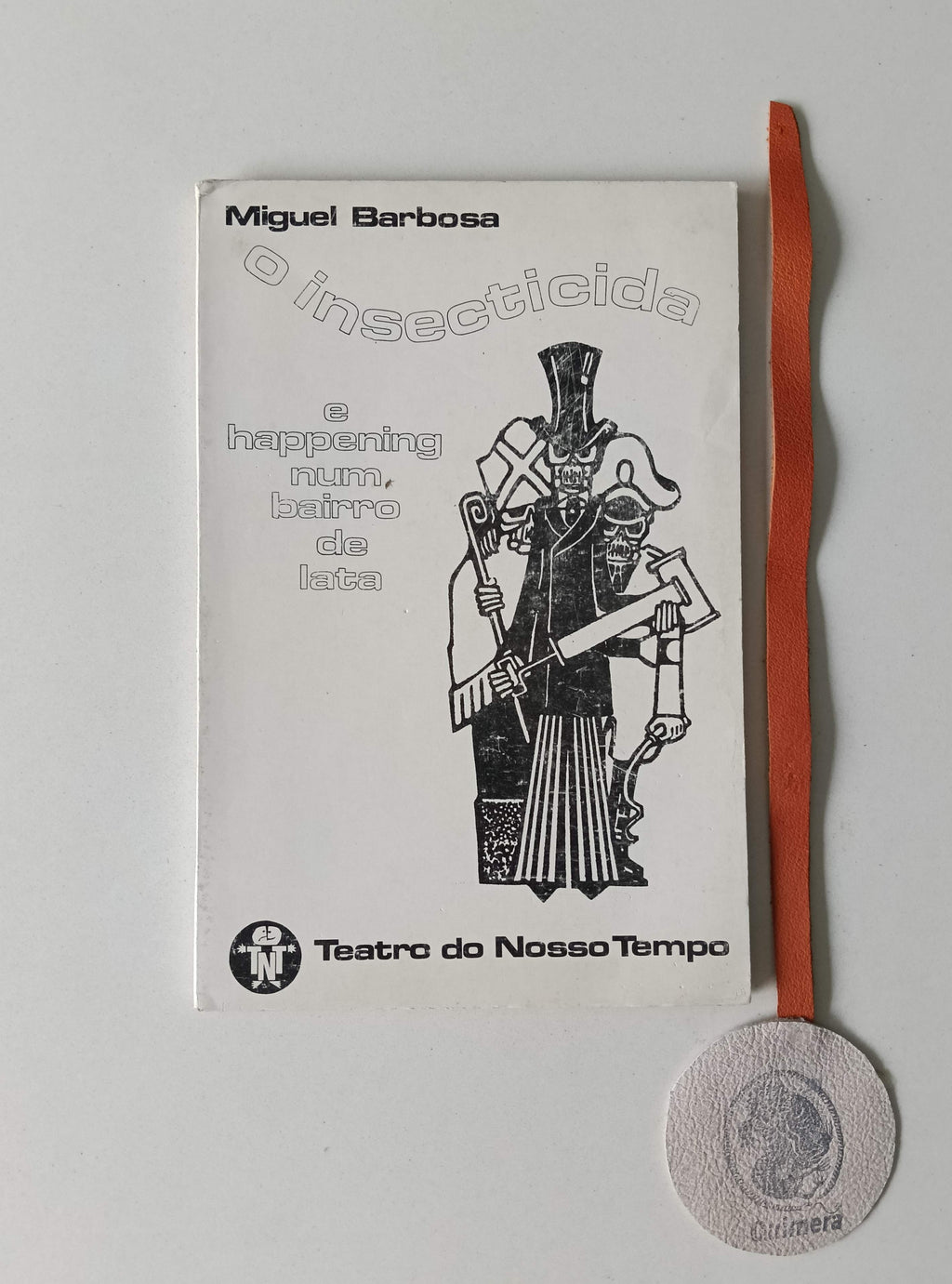 BARBOSA (Miguel) . - O INSECTICIDA, e happening num bairro de lata
