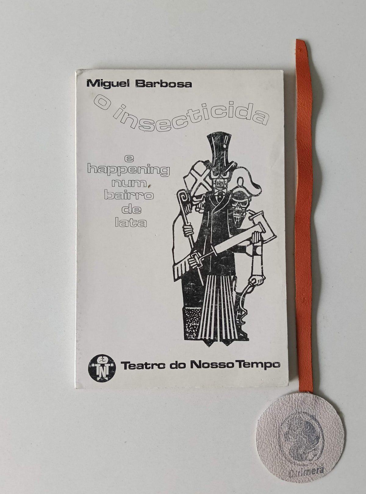 BARBOSA (Miguel) . - O INSECTICIDA, e happening num bairro de lata