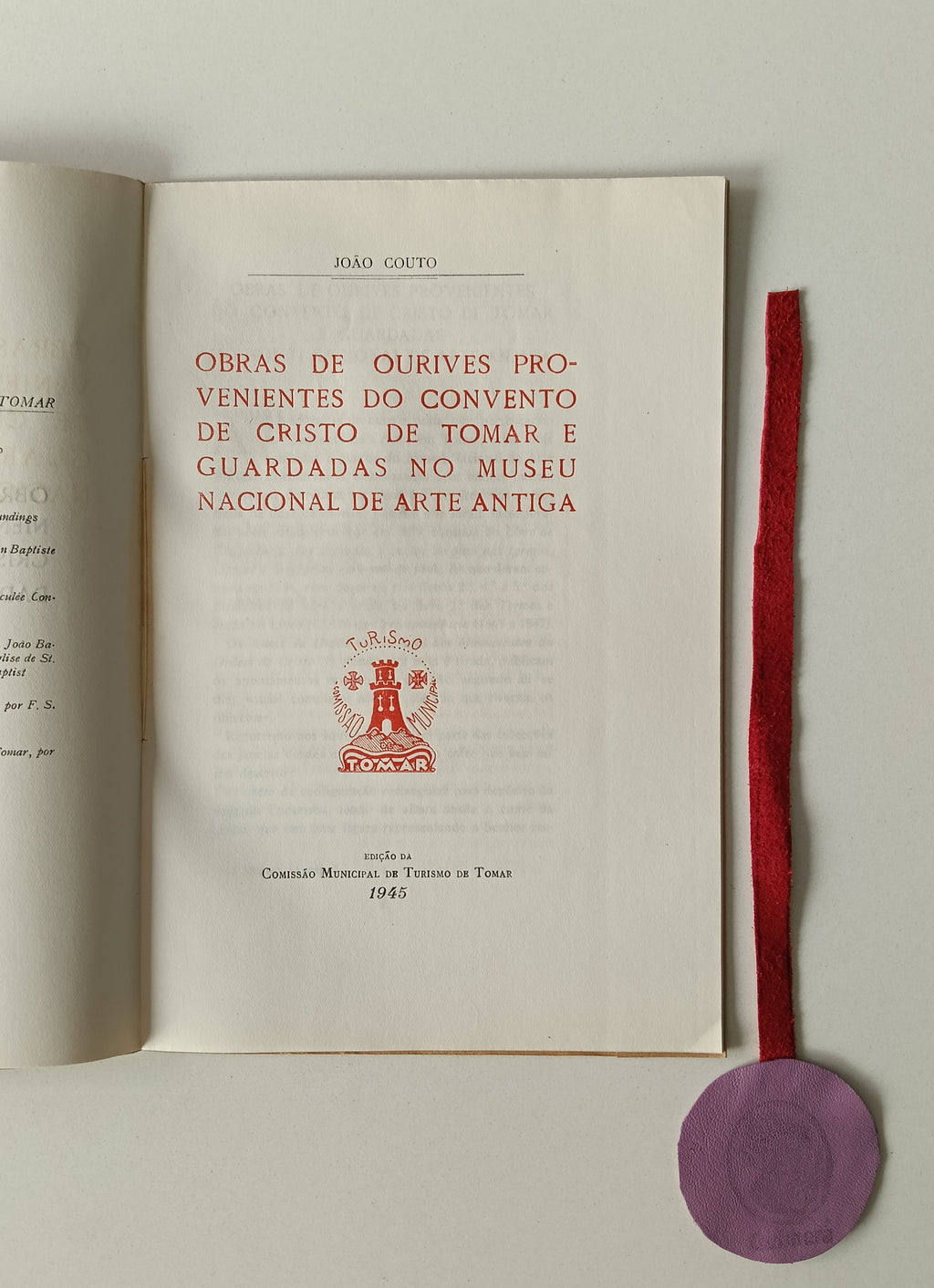 COUTO (João). - OBRAS DE OURIVES PROVENIENTES DO CONVENTO DE CRISTO DE TOMAR E GUARDADAS NO MUSEU NACIONAL DE ARTE ANTIGA