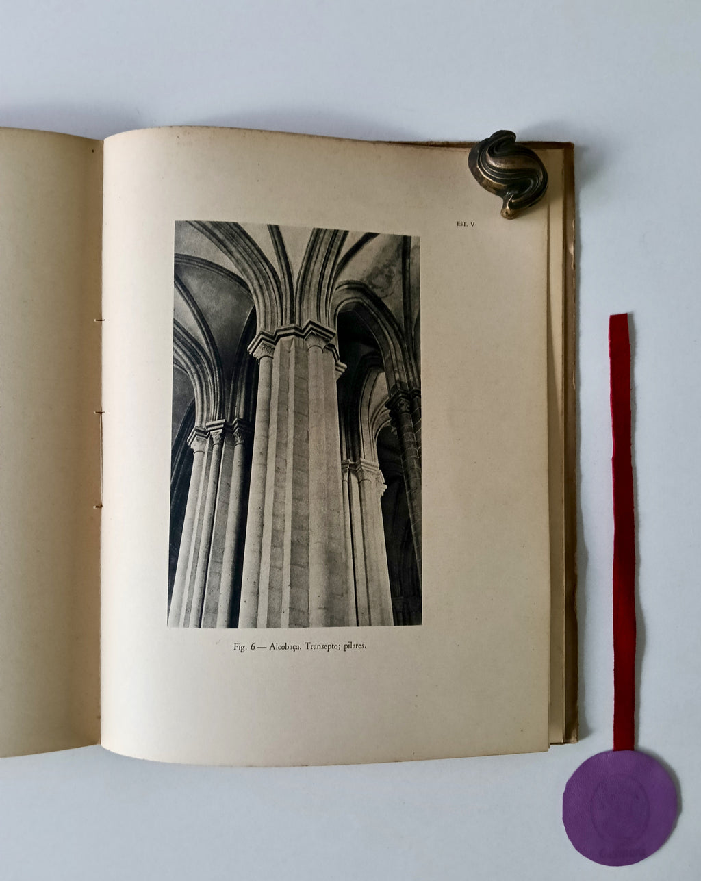GUSMÃO (Artur). - A REAL ABADIA DE ALCOBAÇA: Estudo histórico-arqueológico