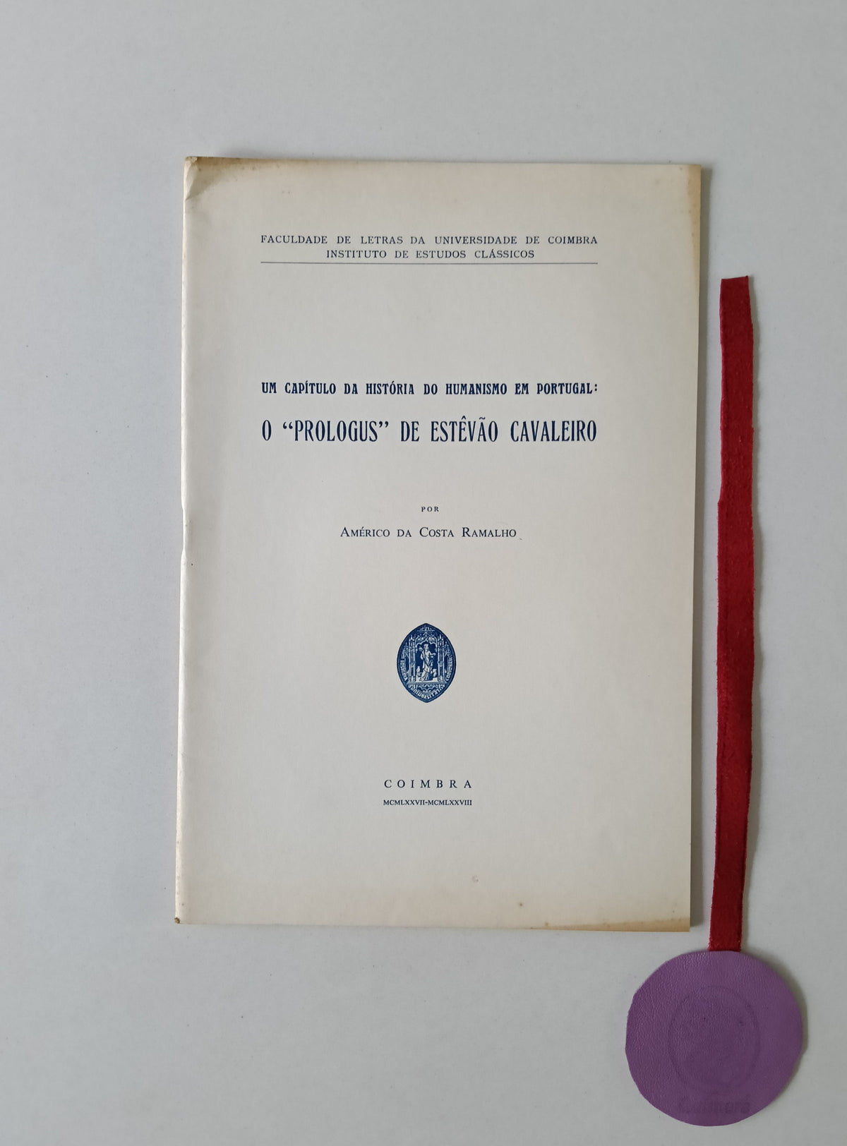 RAMALHO (Américo da Costa). - UM CAPÍTULO DA HISTÓRIA DO HUMANISMO EM PORTUGAL: O "PROLOGUS" DE ESTEVÃO CAVALEIRO