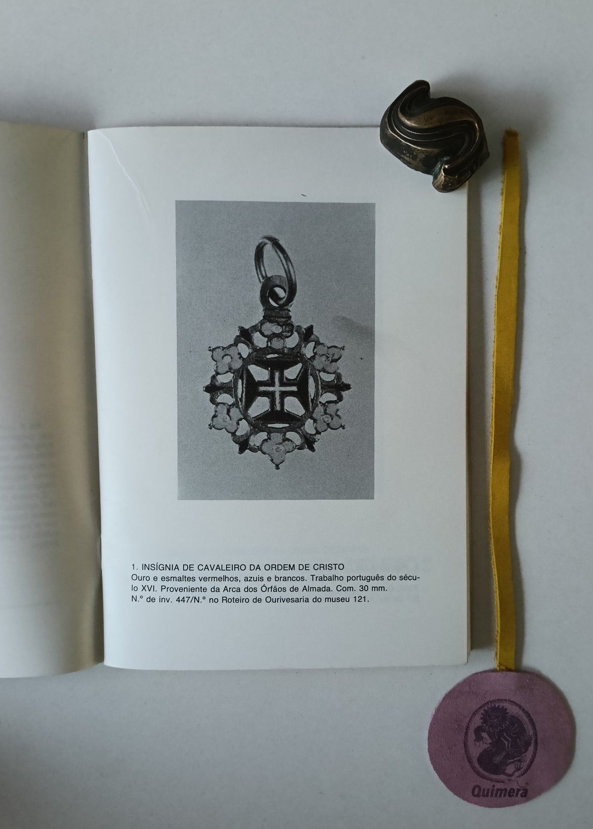 GANDRA (Manuel J.). - INSÍGNIAS DA ORDEM DE CRISTO GUARDADAS NO MUSEU NACIONAL DE ARTE ANTIGA